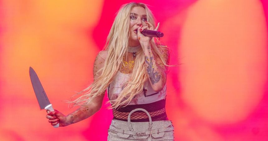 Kesha's Prop Knife Was Swapped out With Real One During Lollapalooza Performance