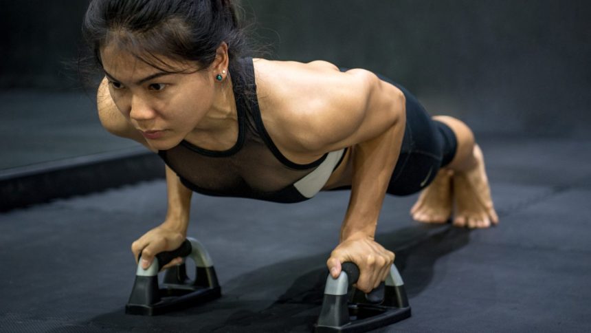 8 simple yet effective push-up bar exercises to do at home