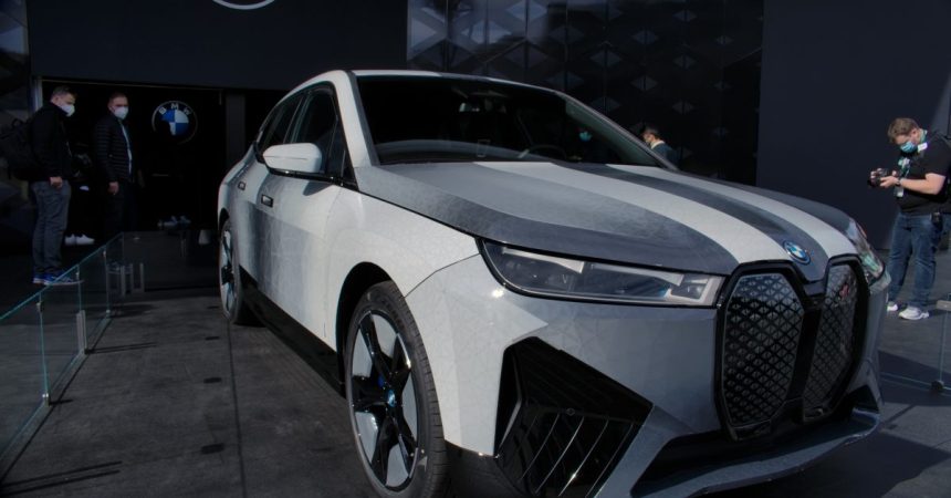 Check out BMW’s color-changing iX Flow at CES