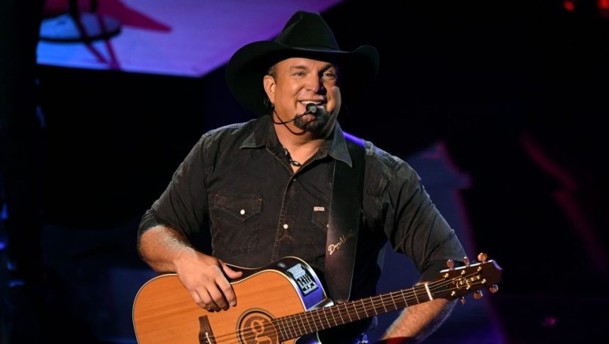 Garth Brooks: Photos of the Country Singer