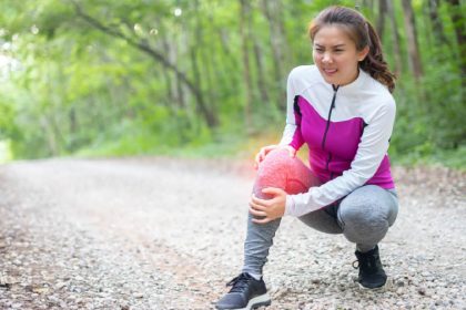 Runner’s knee can make running hard! Know causes, symptoms and how to prevent it